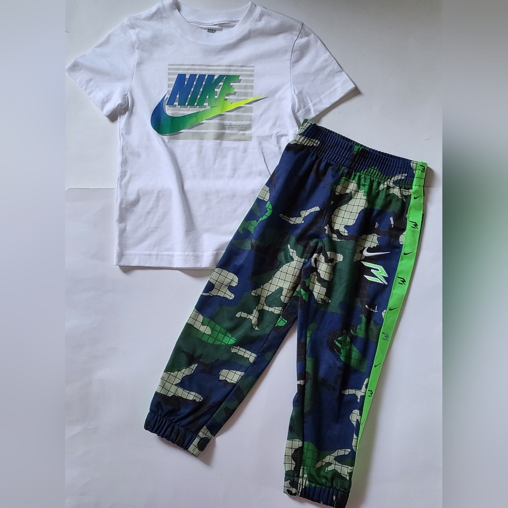 Nike boys 2pc pants set t-shirt Joggers Size 4 Camo